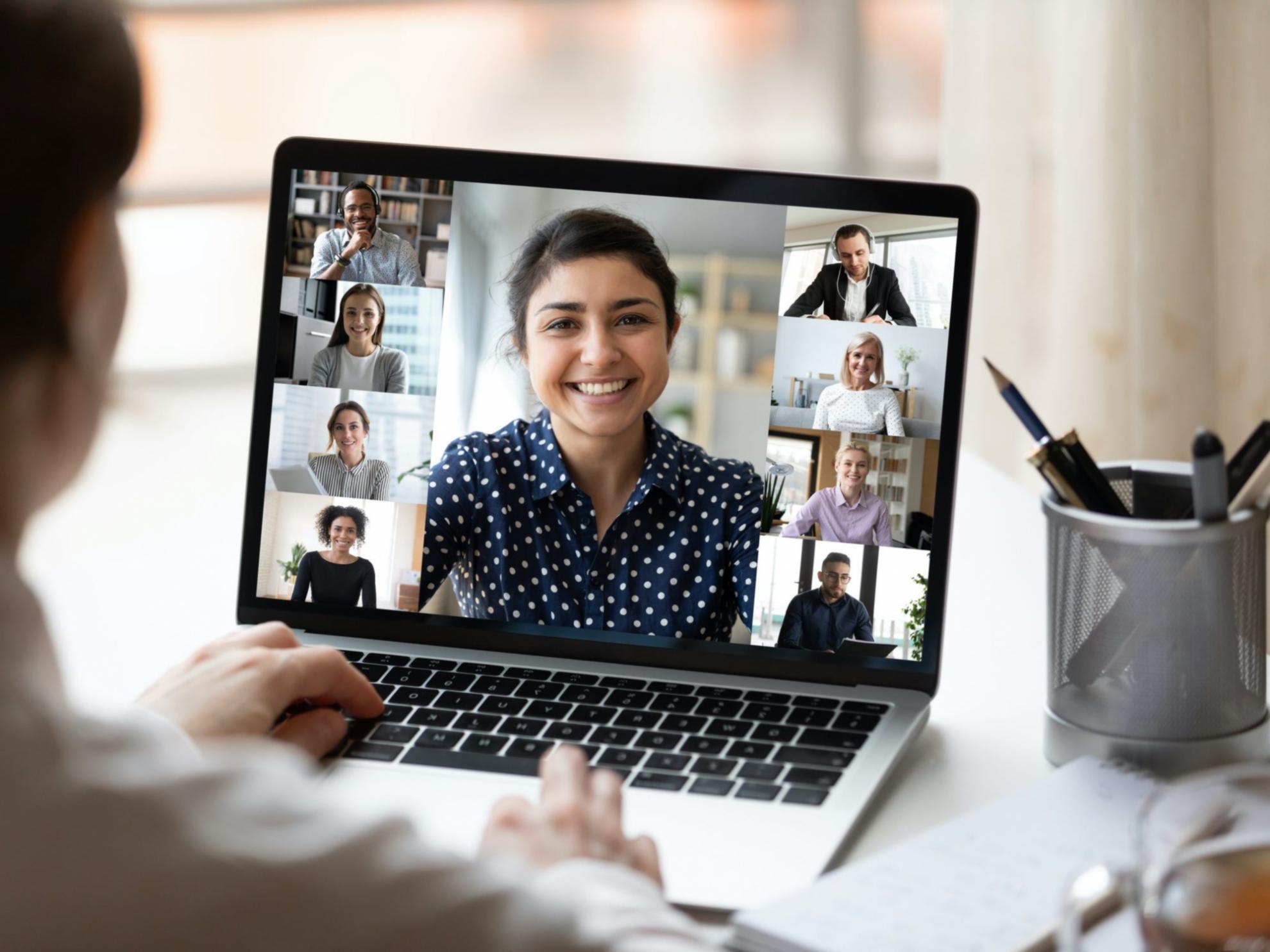 Interaktive Webinar-Session mit Live-Chat und Bildschirmfreigabe