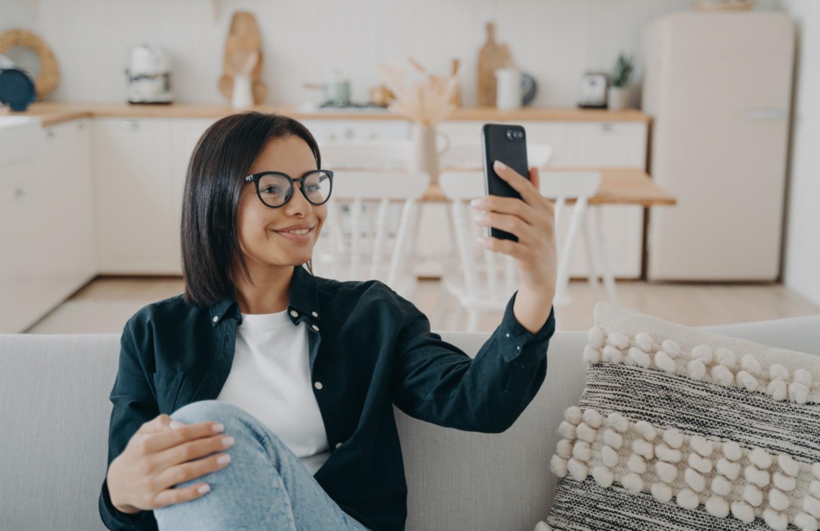 Ivexamoraexari Schulungsraum mit moderner technischer Ausstattung für interaktive SEO-Webinare